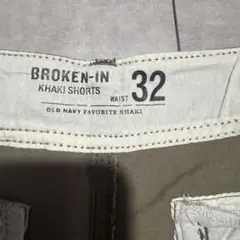 OLD NAVY BROKEN-IN KHAKI SHORTS 32のサムネイル