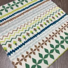 オックス生地　北欧　幾何学模様柄　緑系　ツリーボーダー　ピンセルスタジオ