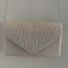 ビーズ装飾アイボリークラッチバッグ