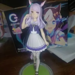 ウマ娘 フィギュア 紫 白 ドレス