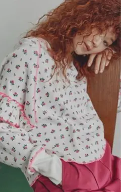 ROSE BUD mag.by c ローズプリントサーマルトップス【ピンク】