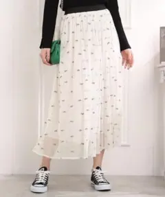 【値下げしました】チュール刺繍スカートのサムネイル