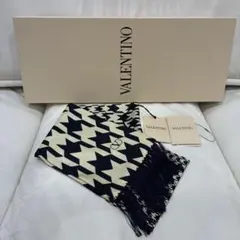 VALENTINO ヴァレンティノ　シルク　スカーフのサムネイル