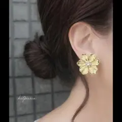 No.19 大人艶ゴールドのお花♡フラワーピアス イヤリング 夏