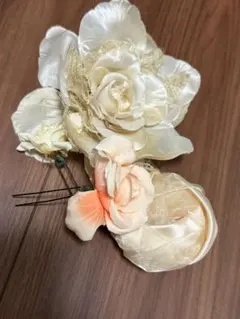 アイボリー花モチーフコサージュ