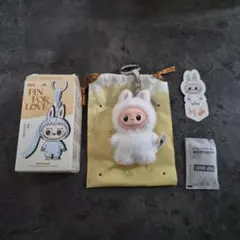 POPMART ラブブイニシャルキーホルダー　H