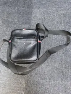 トミーヒルフィガー スマホショルダーバッグ 黒