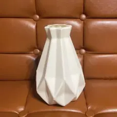 花瓶　フラワーベース　白　プラスチック