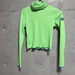 蛍光グリーン ハイネック長袖トップス