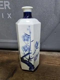 青い花模様 六角形陶器花瓶
