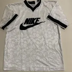 Nike パターン入り Tシャツ ホワイト