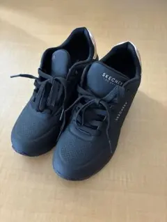 SKECHERS エアクッション ブラックスニーカー　22.5cm