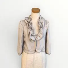 TO BE CHIC✨フリルブラウゾン グレージュ 短丈のサムネイル
