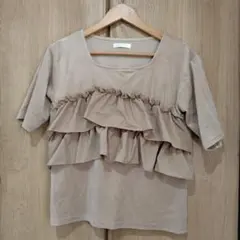 美品　しまむら ベロア調 フリルカットソー ベージュ