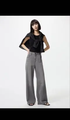 ユニクロ UNIQLO ドレープワイドフレアジーンズ 26インチのサムネイル