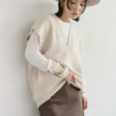 Bonjour sagan ディープネックニットベスト　アイボリー