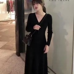 【新品・未使用】Vネックリブニットワンピース(黒)