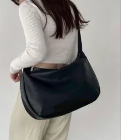 EFOLE ラウンドショルダーバッグ