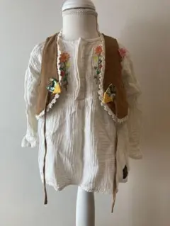 wrangler ガーゼ刺繍ワンピース＆petit jamリバーシブルベスト2点