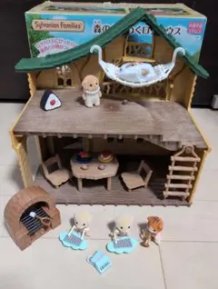 ウ*フ様 12/16まで特価★シルバニアファミリー 森のわくわくログハウスと人形