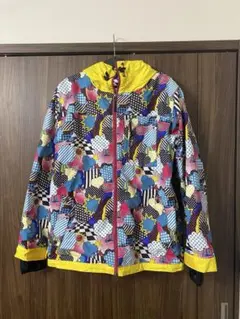 カラフルなスノーボードウェア