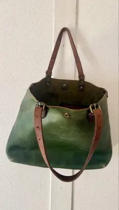 日本製　緑のレザー トートバッグ 大きめ
