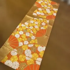 ９７扇子と花模様のサテンテーブルランナー