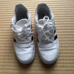 adidas ホワイト ブラック スニーカー