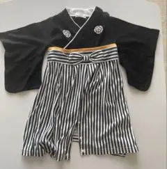 黒とストライプ　袴ロンパース
