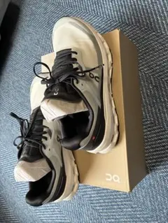 ホワイト スニーカー