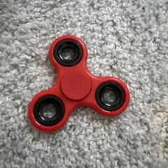 赤いフィジェットスピナー ハンドスピナー