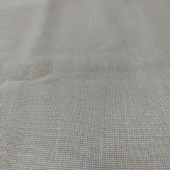 薄いグレーの生地です。
