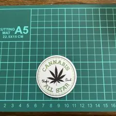【C074】防水ステッカー　weed カンナビス　某スニーカーブランドロゴ風