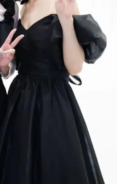 黒 オフショルダー パフスリーブ ウェディングドレス　urbanblanche