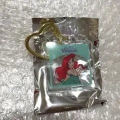 ディズニーストア　プリンセス シークレットキーチェーン アリエル