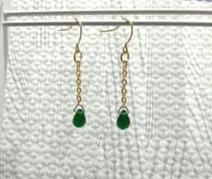 V11　ドロップビーズのシンプルフックピアス　エメラルドグリーン