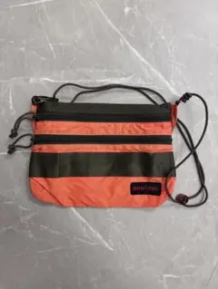 BRIEFING サコッシュ オレンジ/カーキ