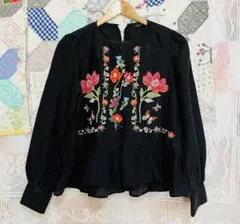 ZARA 花柄刺繍 長袖ブラウス 黒