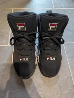 FILA ハイカットスニーカー ブラック ホワイトのサムネイル