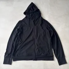 ユニクロ　ブラックフード付きジップアップパーカー