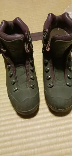 몽벨 등산 신발 하이 컷 방수성 올리브 그린 상태좋음 23cm