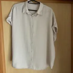 ベージュ 半袖シャツブラウス