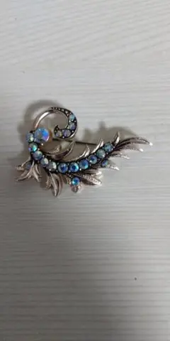 オーロラストーン付き葉デザインブローチ