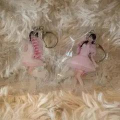 鈴木瞳美 カラコン アクリルキーホルダー - メルカリ