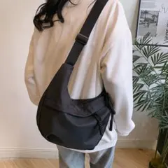 軽量 ショルダーバッグ 黒 斜めがけ 男女兼用 通勤通学 旅行