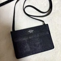 プラダ　サフィアーノ　ミニ　ブラック　ショルダー　バッグ　PRADA