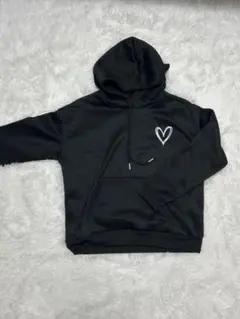 黒 ハート刺繍 フード付きパーカー