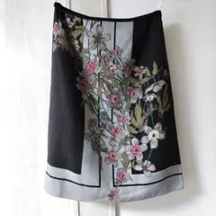 SunaUna スーナウーナ 花柄刺繍 ひざ丈スカート 日本製