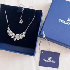スワロフスキー　Swarovski ネックレス　バロン　葉っぱ