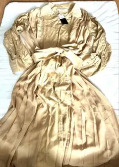 新品未使用　barak シャツ　サテン　ロングワンピース　ベージュ　フリー